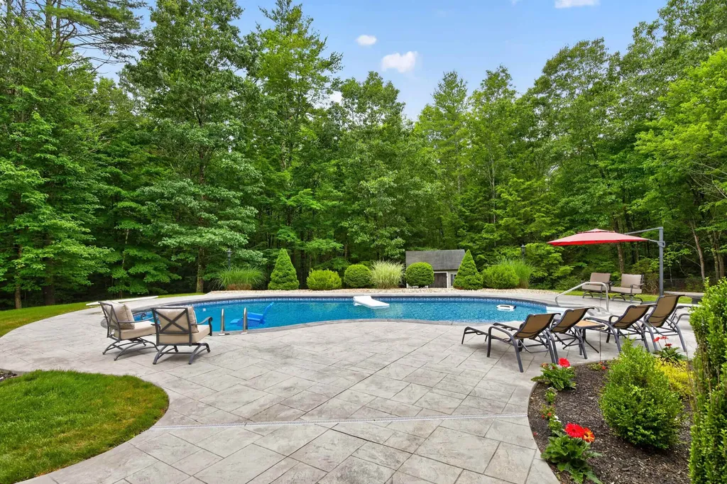 24 Thurston Drive Lee NH 03861