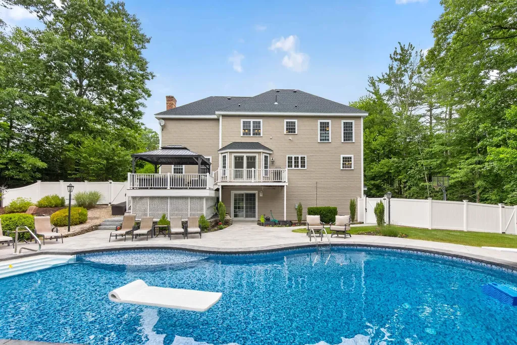 24 Thurston Drive Lee NH 03861