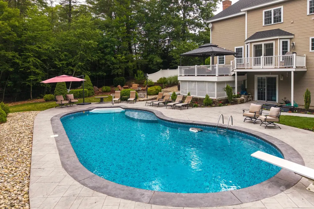 24 Thurston Drive Lee NH 03861