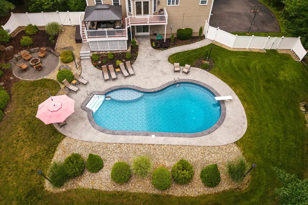 24 Thurston Drive Lee NH 03861