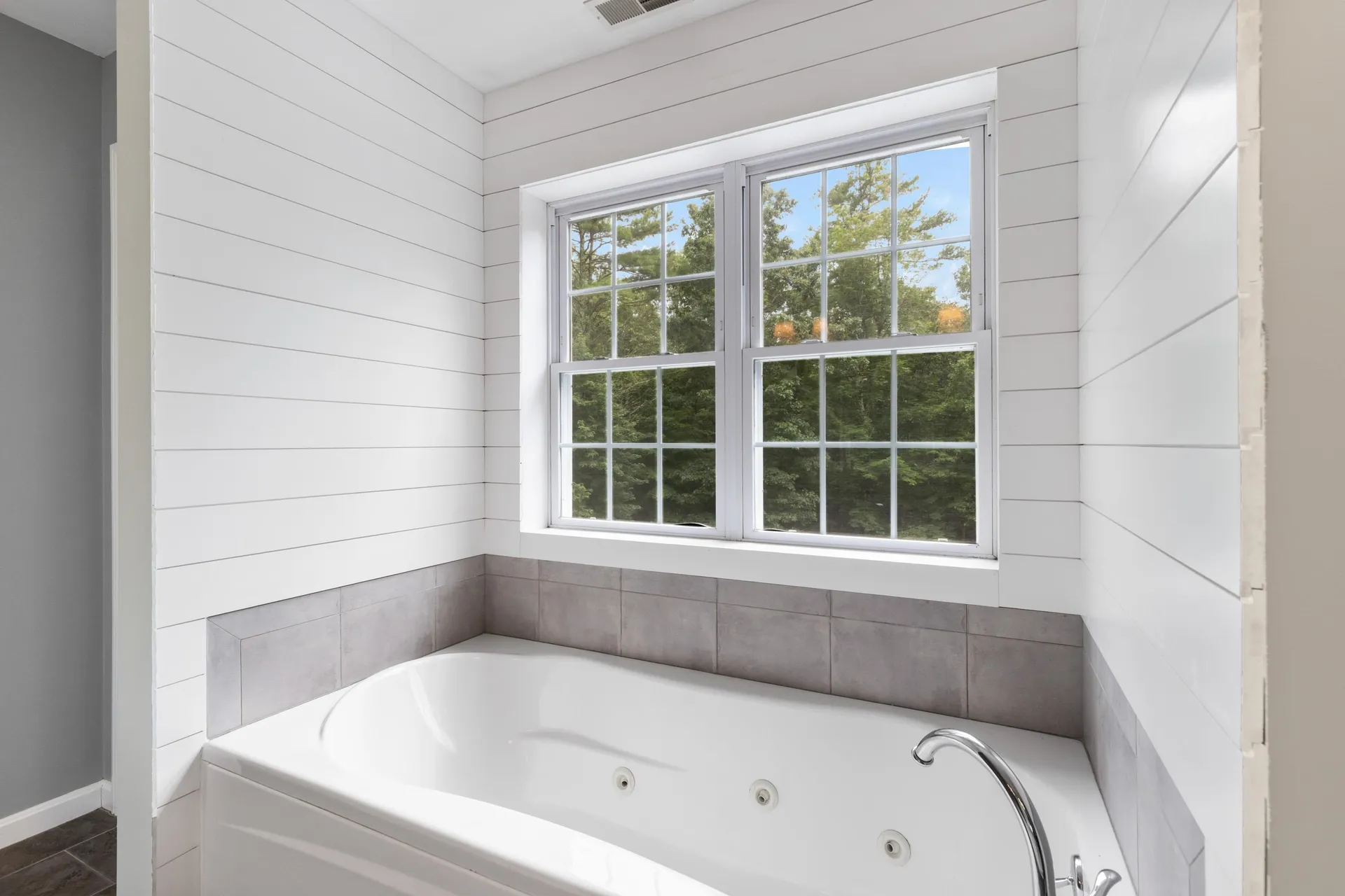 24 Thurston Drive Lee NH 03861