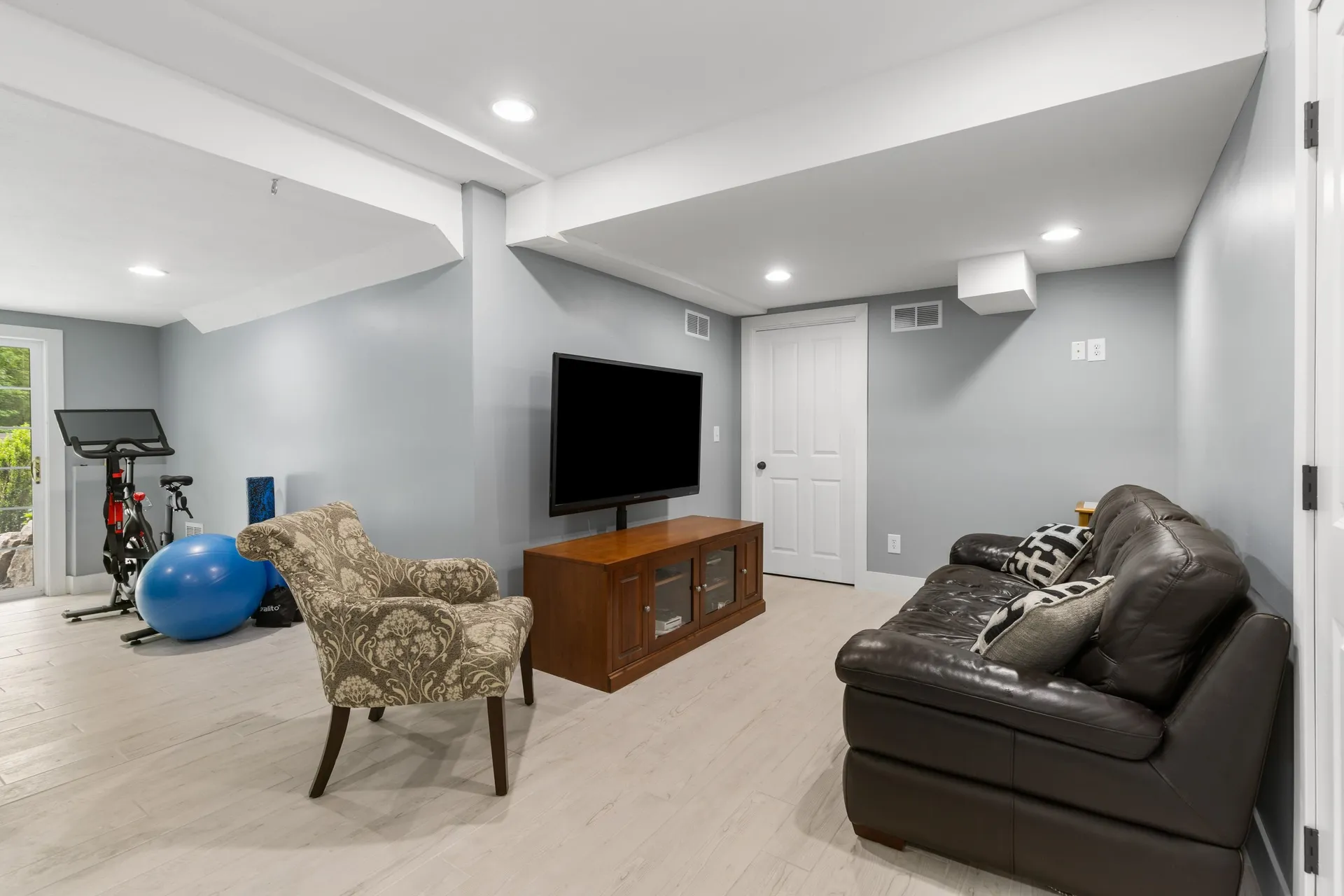 24 Thurston Drive Lee NH 03861
