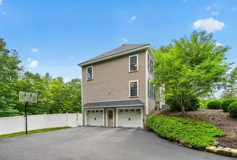 24 Thurston Drive Lee NH 03861