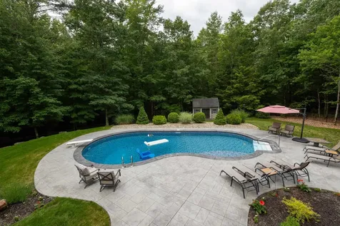 24 Thurston Drive Lee NH 03861