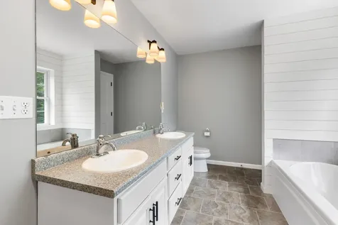 24 Thurston Drive Lee NH 03861