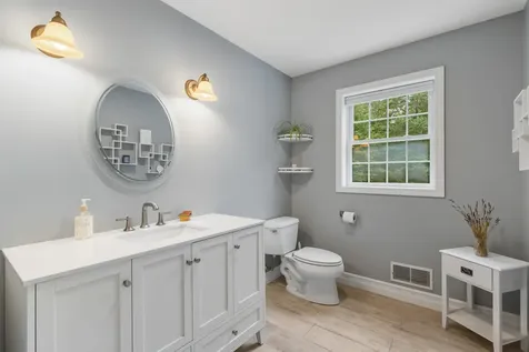 24 Thurston Drive Lee NH 03861