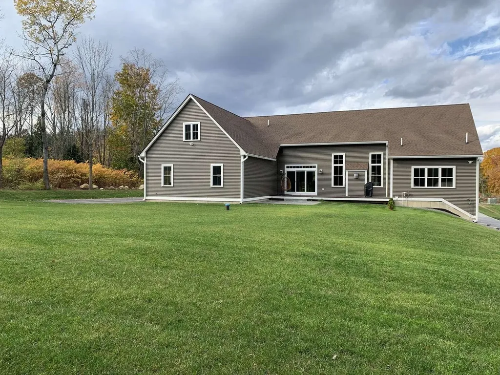 3 Labrador Lane Hampstead NH 03841