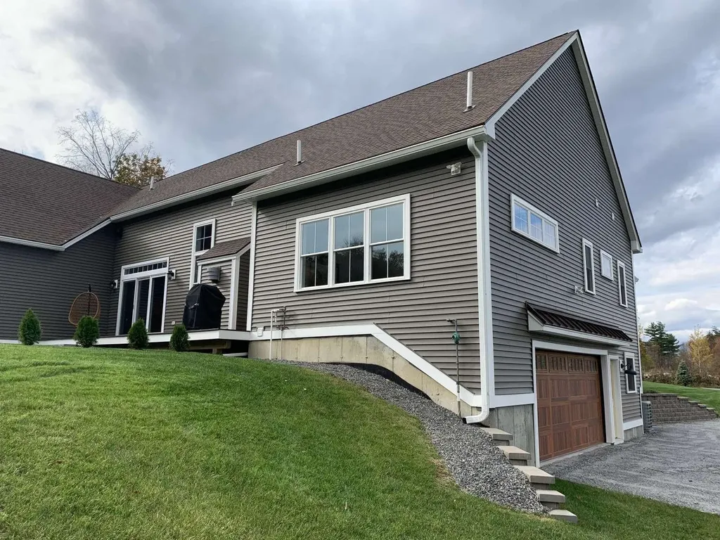 3 Labrador Lane Hampstead NH 03841