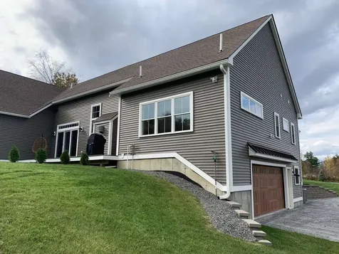 3 Labrador Lane Hampstead NH 03841