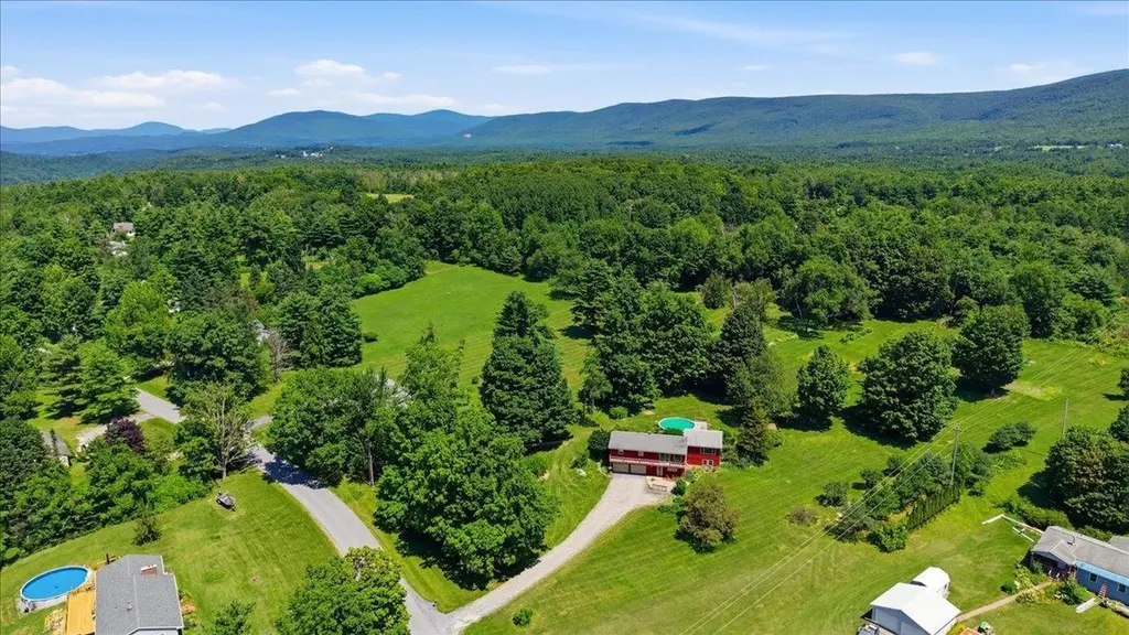 82 Puddingstone Road Pownal VT 05261