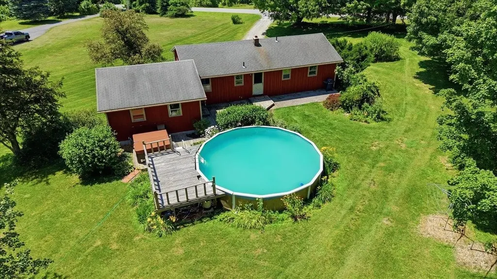 82 Puddingstone Road Pownal VT 05261
