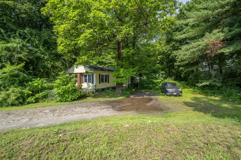 12-14 Pleasant Street Goffstown NH 03045
