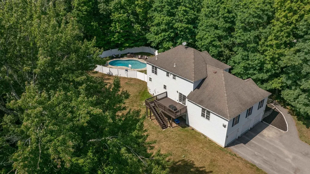 141 Paige Hill Road Goffstown NH 03045