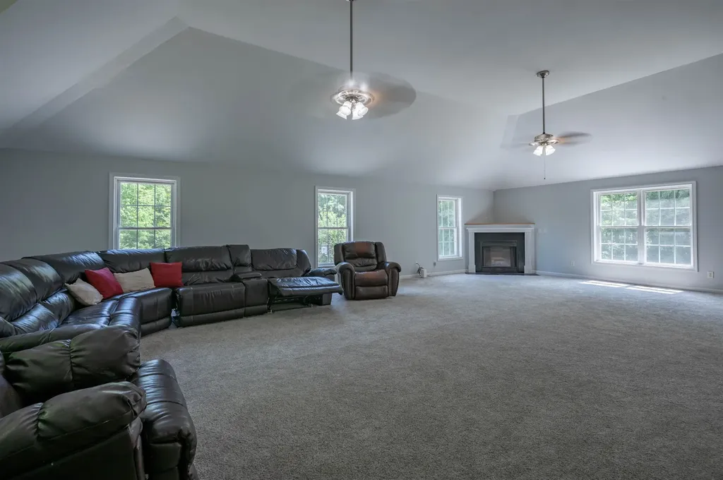 141 Paige Hill Road Goffstown NH 03045
