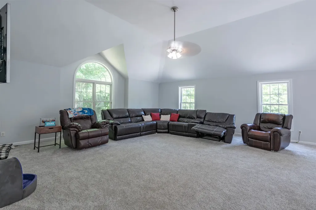 141 Paige Hill Road Goffstown NH 03045