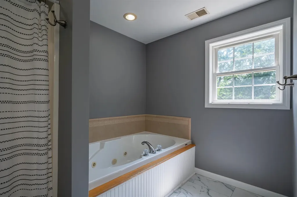 141 Paige Hill Road Goffstown NH 03045