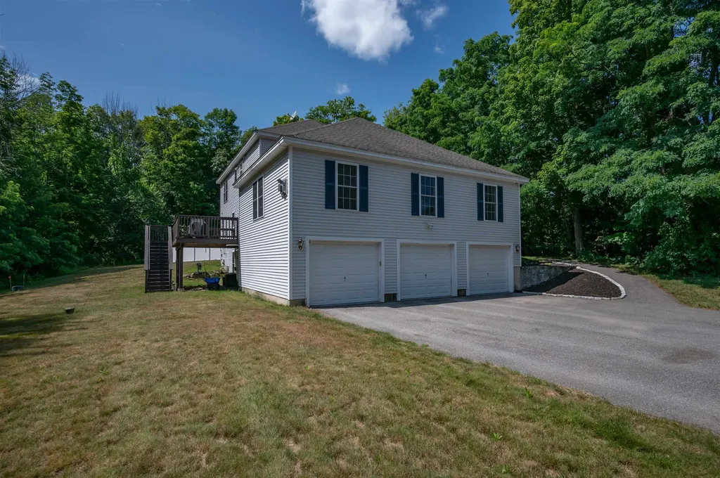 141 Paige Hill Road Goffstown NH 03045
