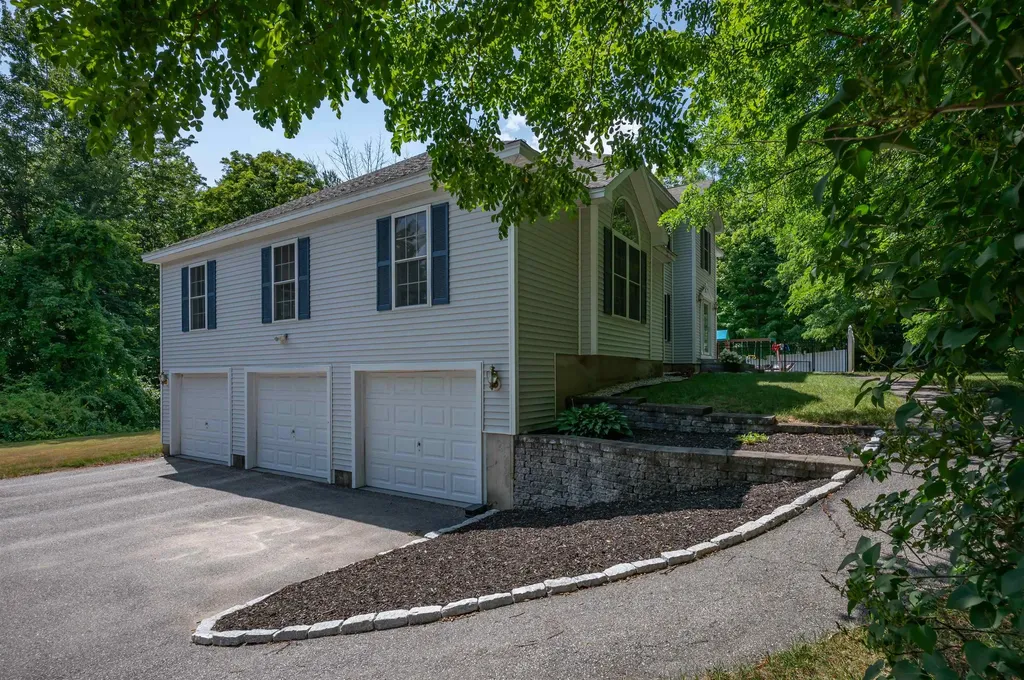 141 Paige Hill Road Goffstown NH 03045