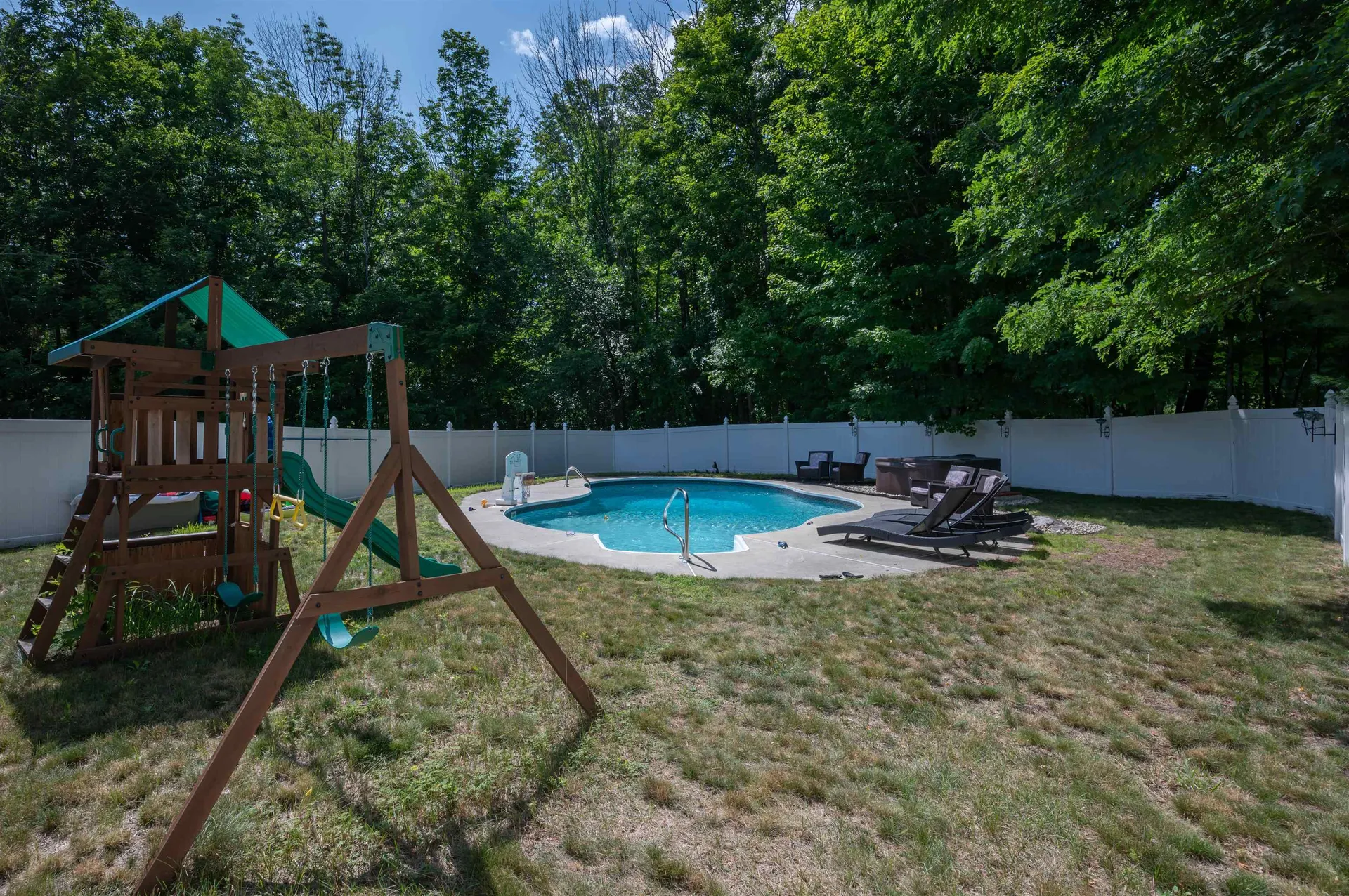 141 Paige Hill Road Goffstown NH 03045