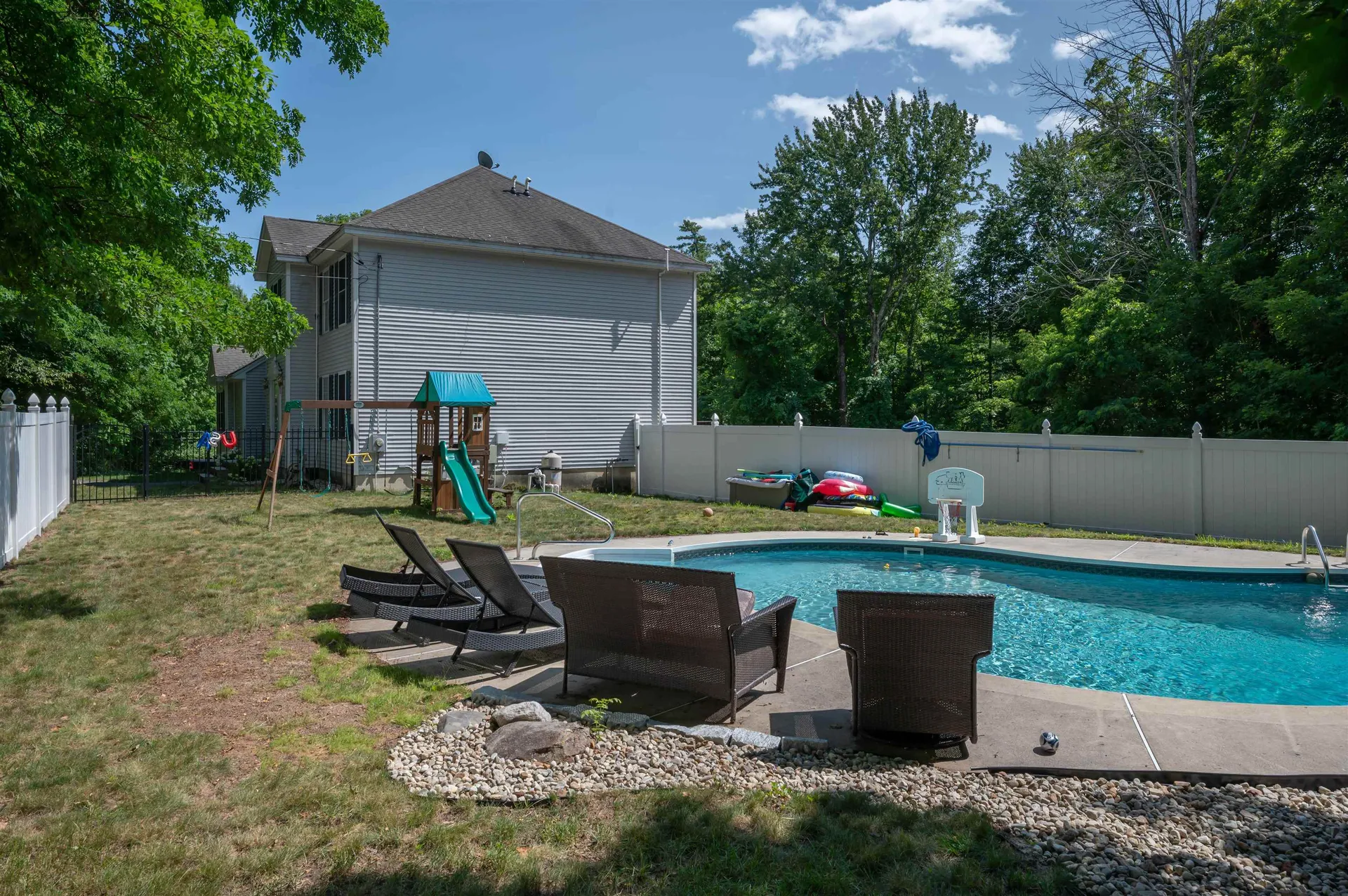 141 Paige Hill Road Goffstown NH 03045