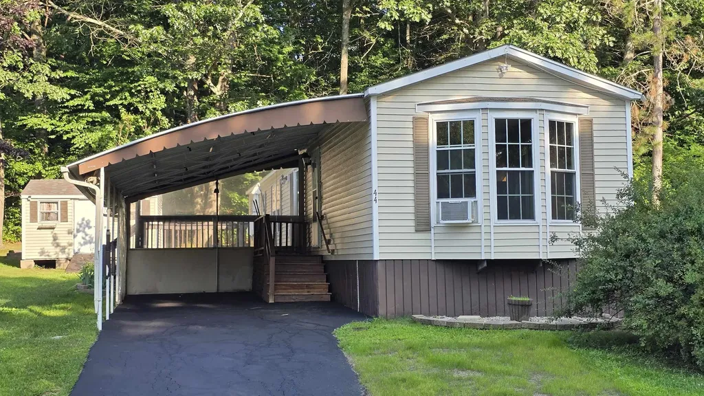 44 Gooseberry Circle Rochester NH 03867