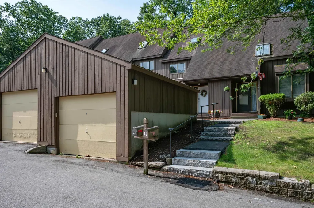 21 Silverton Drive Nashua NH 03062