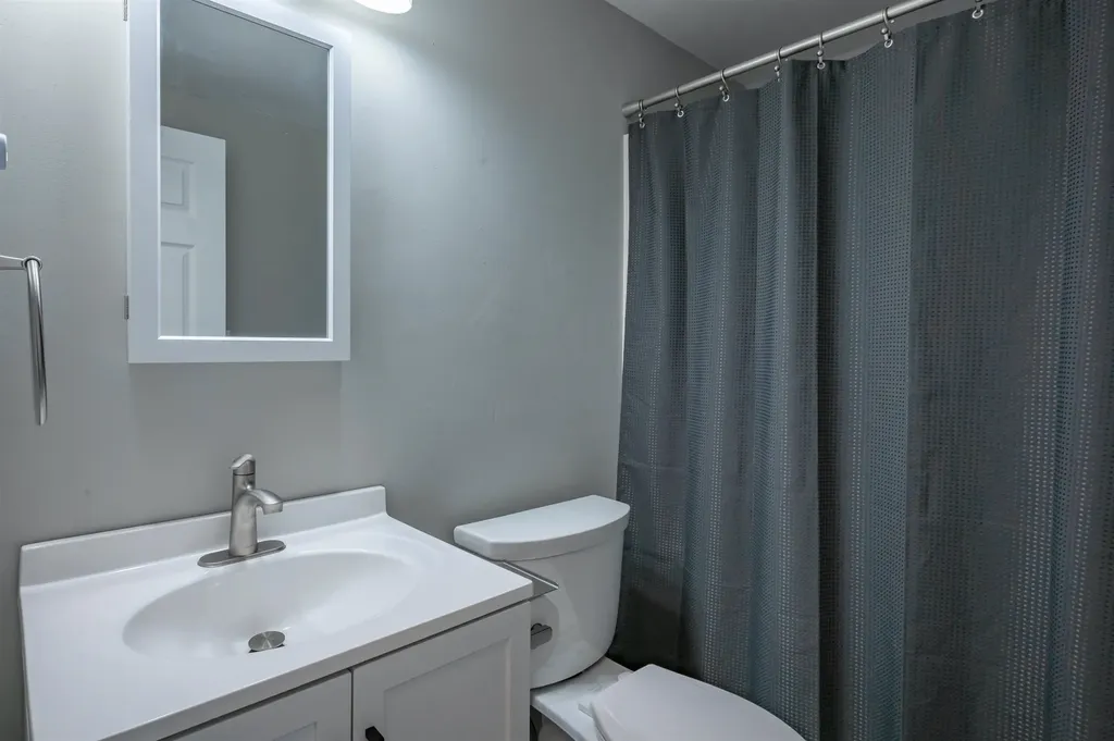 21 Silverton Drive Nashua NH 03062