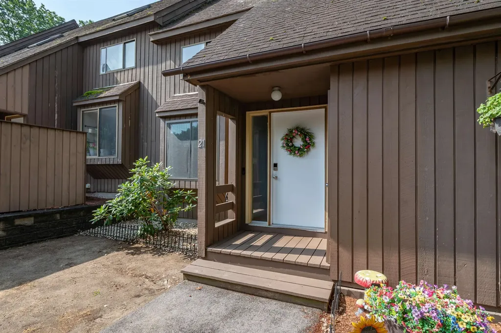 21 Silverton Drive Nashua NH 03062