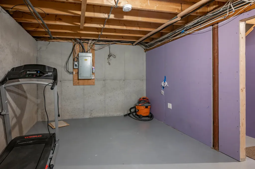 21 Silverton Drive Nashua NH 03062