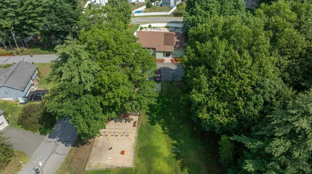 21 Silverton Drive Nashua NH 03062