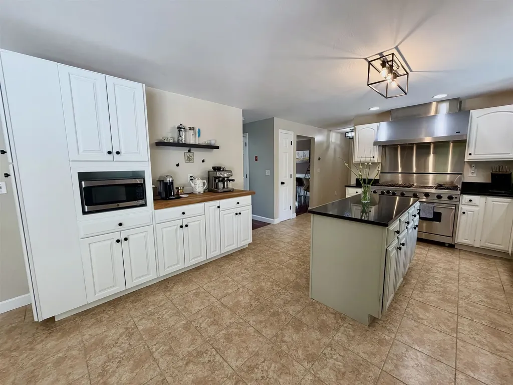 11 Boxwood Lane Dover NH 03820
