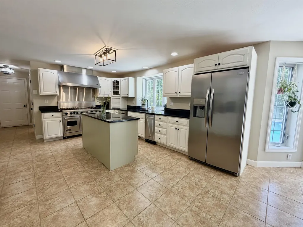11 Boxwood Lane Dover NH 03820