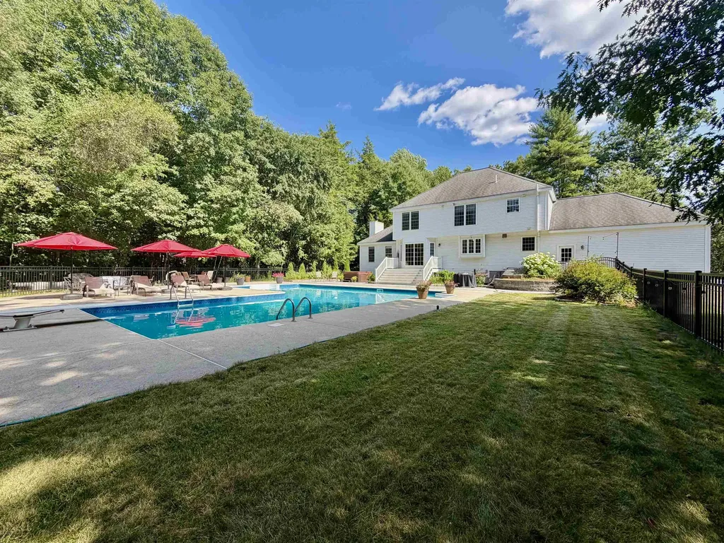 11 Boxwood Lane Dover NH 03820