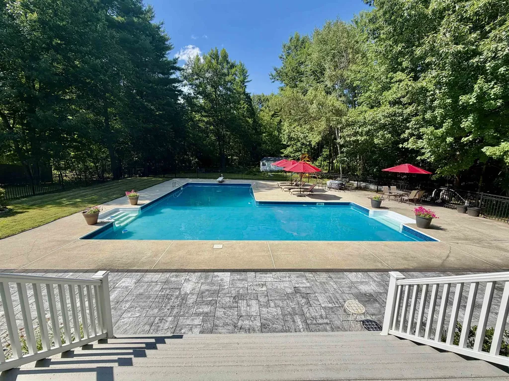 11 Boxwood Lane Dover NH 03820