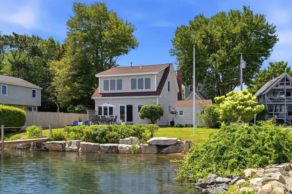 19 Wentworth Terrace Dover NH 03820