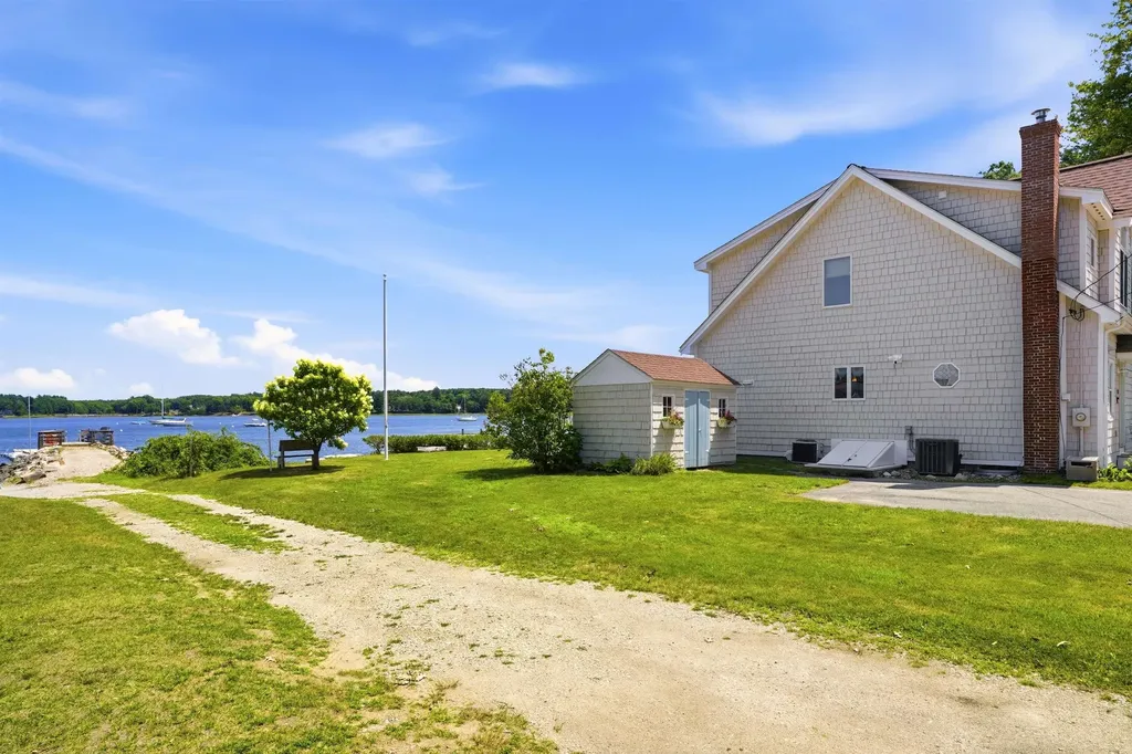 19 Wentworth Terrace Dover NH 03820
