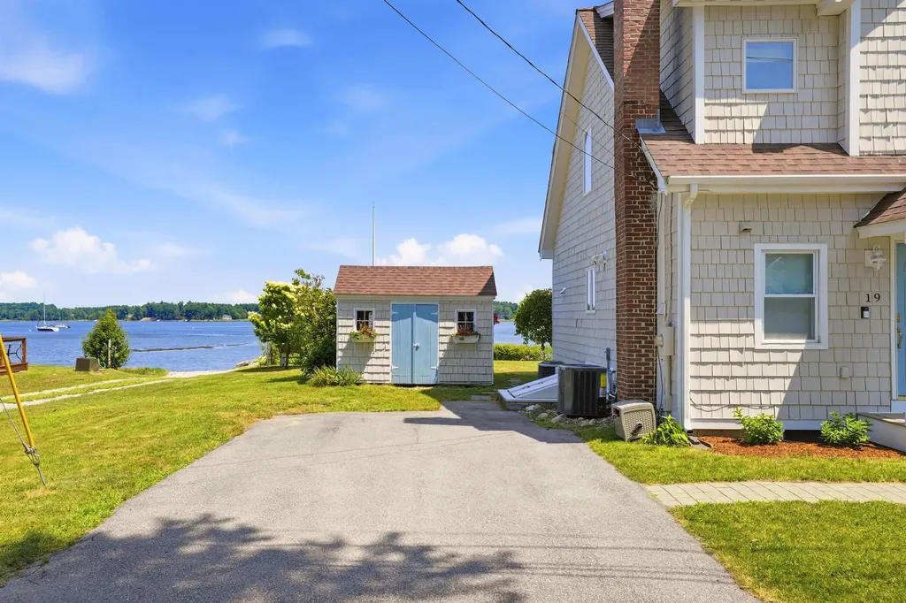 19 Wentworth Terrace Dover NH 03820