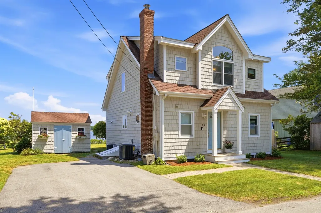 19 Wentworth Terrace Dover NH 03820
