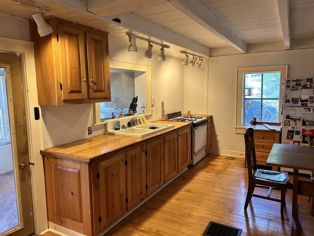1301 Bailey-hazen Road Walden VT 05836