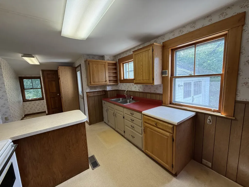 325 Us Route 2b St. Johnsbury VT 05819