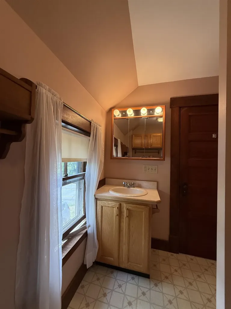 325 Us Route 2b St. Johnsbury VT 05819