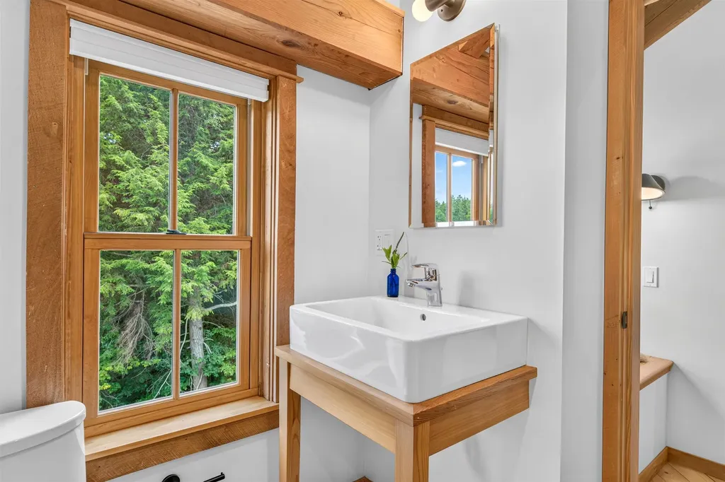 564 Goodaleville Road Jamaica VT 05343