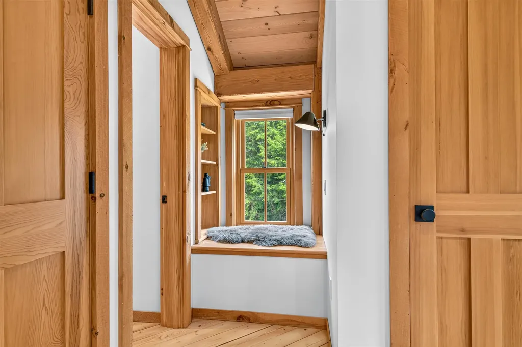 564 Goodaleville Road Jamaica VT 05343