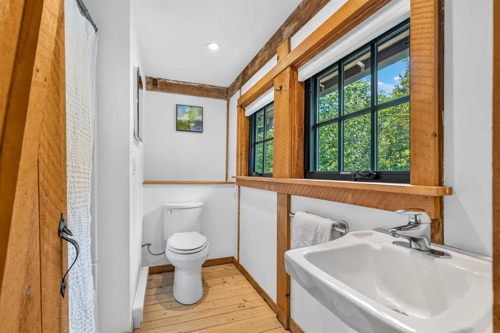 494-498 Goodaleville Road Jamaica VT 05343