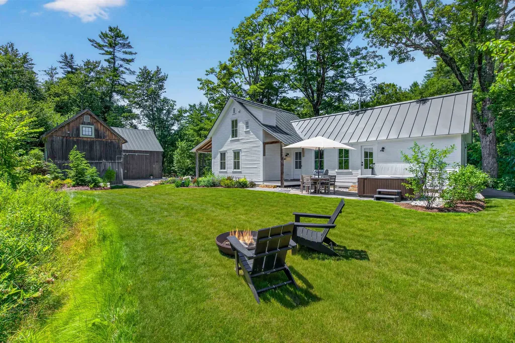 494-498 Goodaleville Road Jamaica VT 05343