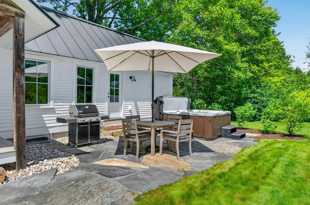 494-498 Goodaleville Road Jamaica VT 05343