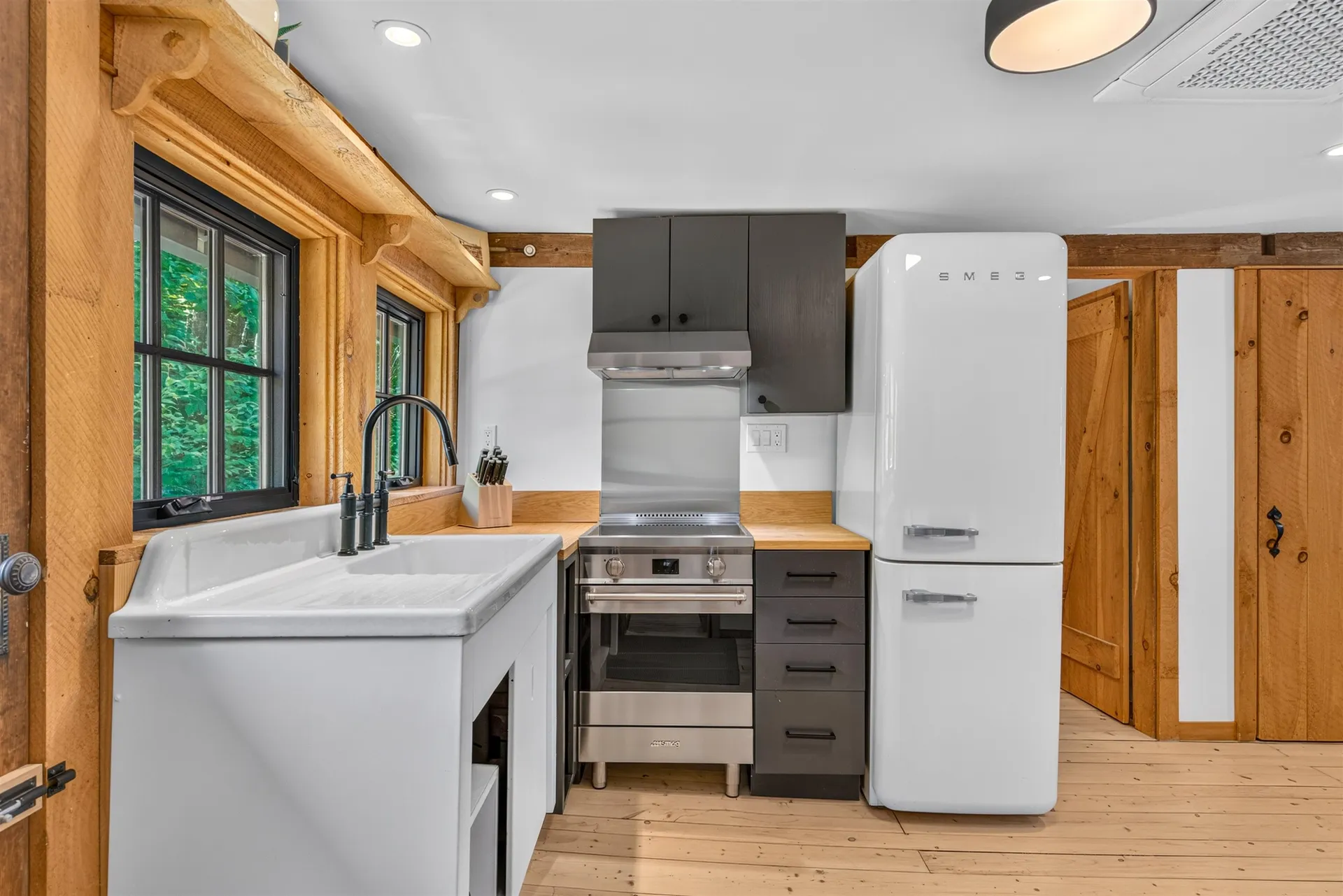 494-498 Goodaleville Road Jamaica VT 05343