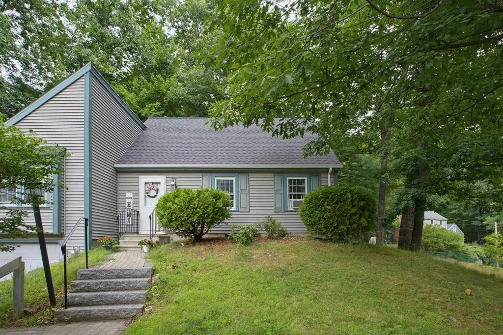 21 Shelburne Road Nashua NH 03063