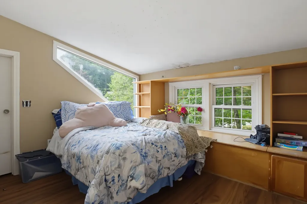 21 Shelburne Road Nashua NH 03063