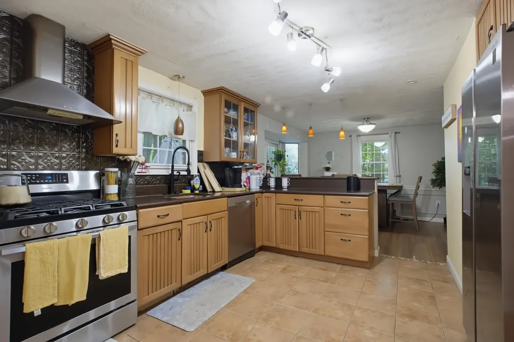 21 Shelburne Road Nashua NH 03063
